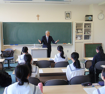 藤女子高で行われた高大連携の講義