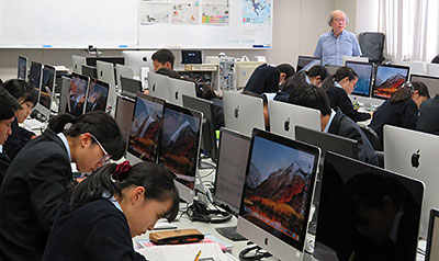 災害時のICT活用を考えた札幌旭丘高の情報科の授業=2018年10月9日